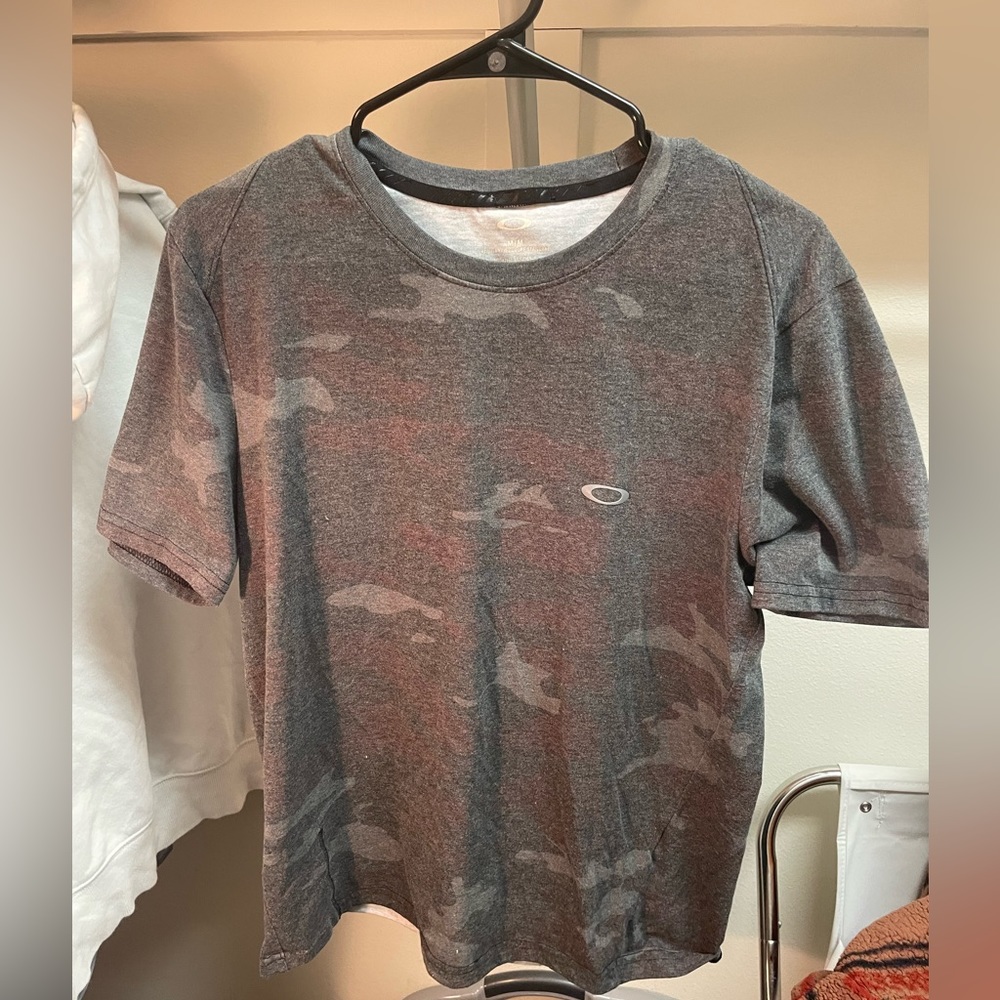 Oakley Mens tee shirt medium